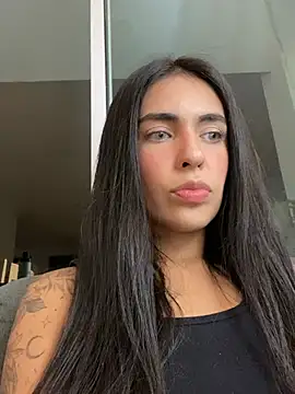 Snapshot of DaphneUwu chatting on May 2026 01:44:01 AM DaphneUwu online show from May 2026 01:44:01 AM
