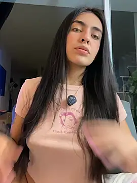Snapshot of DaphneUwu chatting on June 2026 02:24:02 AM DaphneUwu online show from June 2026 02:24:02 AM