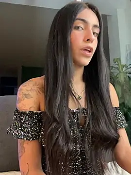 Snapshot of DaphneUwu chatting on June 2026 01:30:02 AM DaphneUwu online show from June 2026 01:30:02 AM