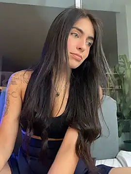 Snapshot of DaphneUwu chatting on June 2026 01:50:01 AM DaphneUwu online show from June 2026 01:50:01 AM