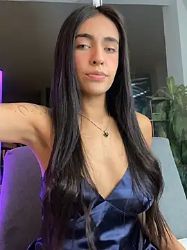 Snapshot of DaphneUwu chatting on July 2026 01:42:01 AM DaphneUwu online show from July 2026 01:42:01 AM