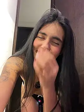 Snapshot of DaphneUwu chatting on July 2026 01:58:33 AM DaphneUwu online show from July 2026 01:58:33 AM