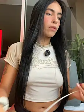 Snapshot of DaphneUwu chatting on July 2026 02:18:02 AM DaphneUwu online show from July 2026 02:18:02 AM