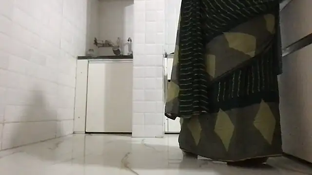 Riyasingh9 online show from November 2025 04:17:02 AM