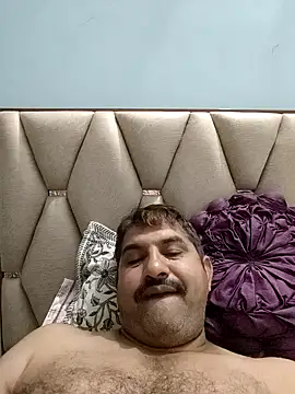 Amandev7 online show from April 2026 07:45:02 PM