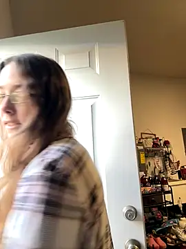 Dakota 02 online show from November 2025 12:27:02 PM