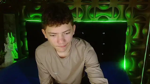 Snapshot of cruz_dante chatting on March 2026 07:19:02 PM cruz dante online show from March 2026 07:19:02 PM