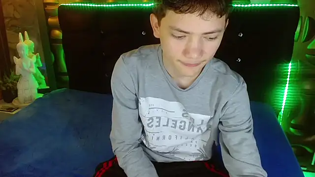 Snapshot of cruz_dante chatting on March 2026 07:14:01 PM cruz dante online show from March 2026 07:14:01 PM