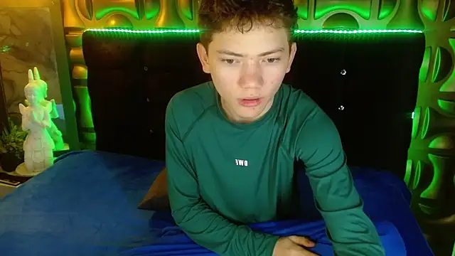 Snapshot of cruz_dante chatting on April 2026 07:11:02 PM cruz dante online show from April 2026 07:11:02 PM