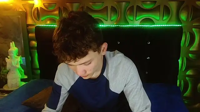 Snapshot of cruz_dante chatting on April 2026 07:11:02 PM cruz dante online show from April 2026 07:11:02 PM