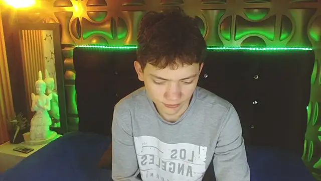 Snapshot of cruz_dante chatting on April 2026 07:04:02 PM cruz dante online show from April 2026 07:04:02 PM