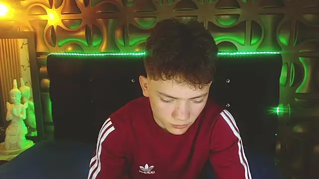 Snapshot of cruz_dante chatting on April 2026 07:03:02 PM cruz dante online show from April 2026 07:03:02 PM