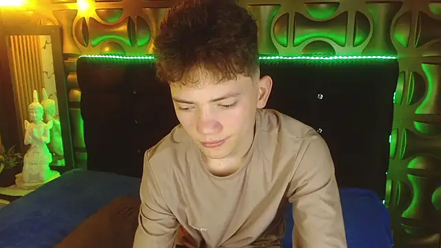 Snapshot of cruz_dante chatting on April 2026 07:08:01 PM cruz dante online show from April 2026 07:08:01 PM