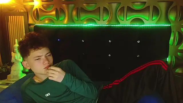 Snapshot of cruz_dante chatting on April 2026 07:18:02 PM cruz dante online show from April 2026 07:18:02 PM