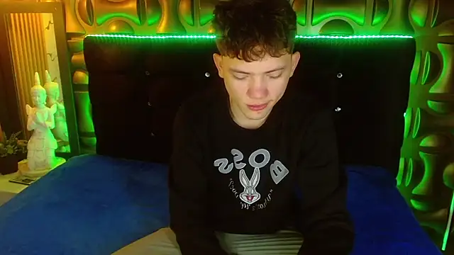 Snapshot of cruz_dante chatting on April 2026 07:08:02 PM cruz dante online show from April 2026 07:08:02 PM