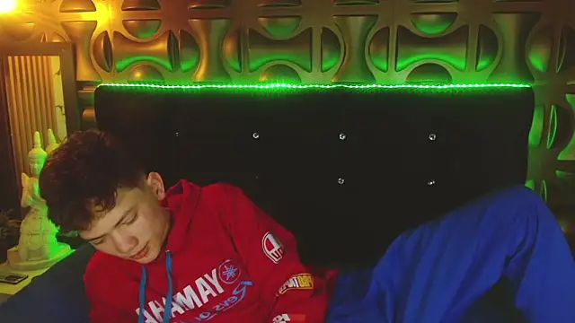 Snapshot of cruz_dante chatting on April 2026 07:08:02 PM cruz dante online show from April 2026 07:08:02 PM