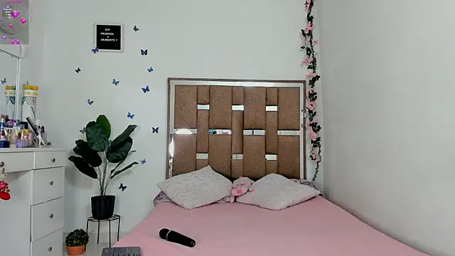 kendall-ewers online show from April 2026 01:03:01 AM