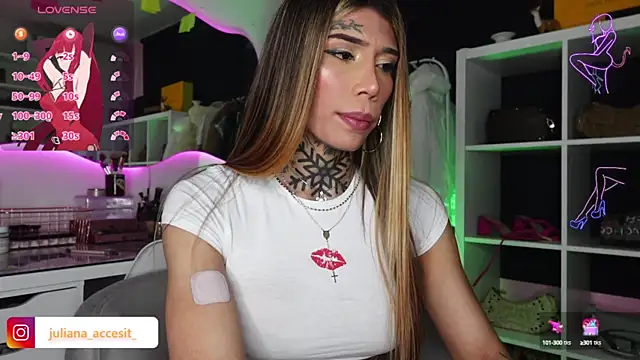 caroline cossei online show from January 2025 08:37:01 PM