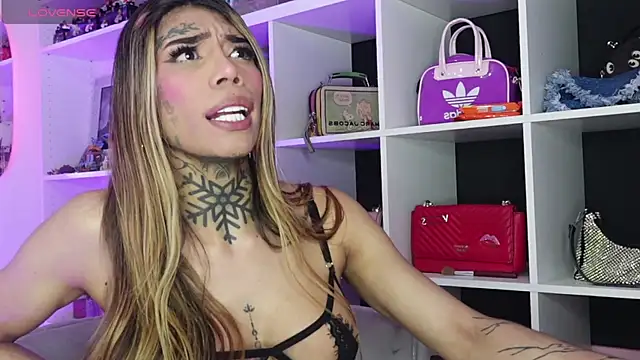 caroline cossei online show from March 2025 04:37:02 PM