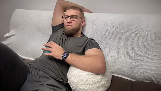 Snapshot of Bear_bear_ chatting on December 2024 01:01:02 AM Bear bear online show from December 2024 01:01:02 AM