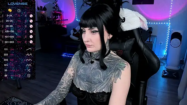 Snapshot of RachelQueen_ chatting on March 2025 11:21:01 AM RachelQueen online show from March 2025 11:21:01 AM