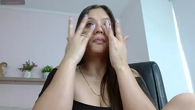  juliana rios online show from March 2026 06:52:01 PM