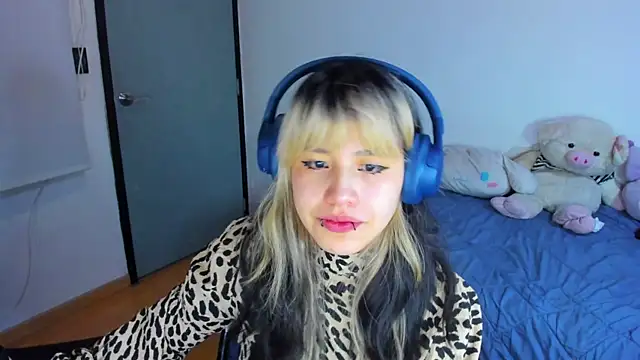 Snapshot of Akane-Mou chatting on January 2025 09:43:02 AM Akane-Mou online show from January 2025 09:43:02 AM