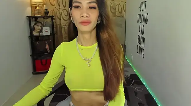 Trixie Mattel21 online show from December 2024 11:31:02 PM