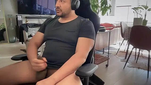 HungandThickLatin online show from March 2025 11:45:02 PM