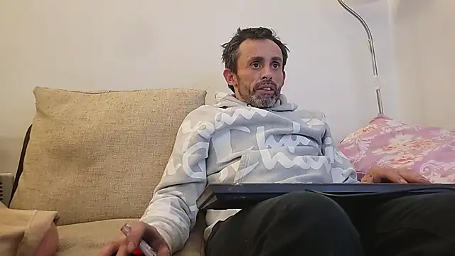 uk-bobbie-uk online show from November 2025 06:37:02 AM