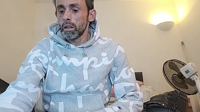 uk-bobbie-uk online show from November 2025 01:45:02 PM