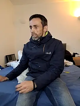 uk-bobbie-uk online show from November 2025 03:38:02 PM