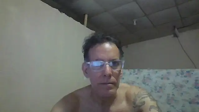 Snapshot of CaptainFox chatting on June 2026 01:50:01 AM CaptainFox online show from June 2026 01:50:01 AM