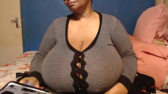 CUTEFIRMMELONSS online show from October 2025 03:45:01 AM