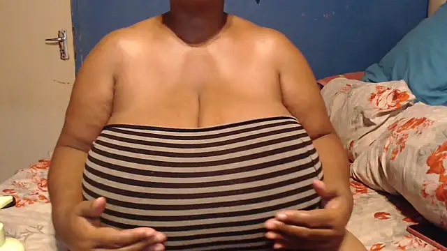 CUTEFIRMMELONSS online show from February 2026 09:00:02 PM