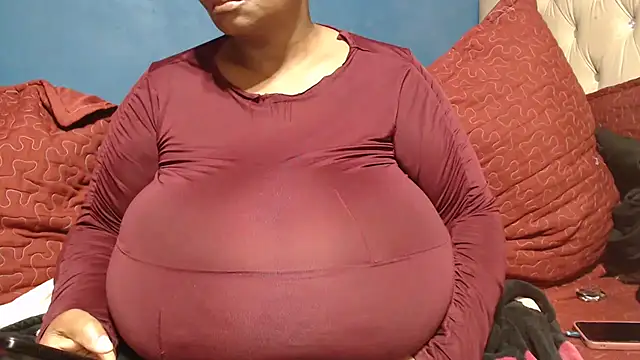 Snapshot of CUTEFIRMMELONSS chatting on May 2026 03:22:01 AM CUTEFIRMMELONSS online show from May 2026 03:22:01 AM