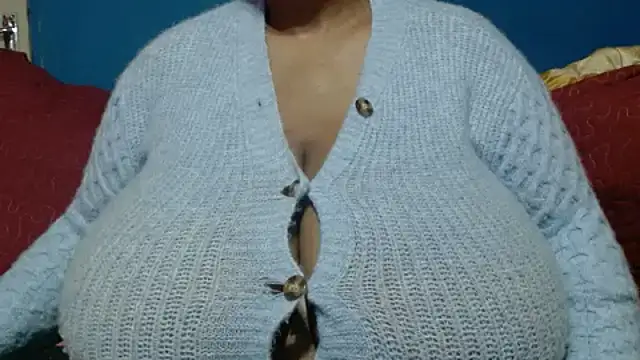 Snapshot of CUTEFIRMMELONSS chatting on May 2026 08:22:01 AM CUTEFIRMMELONSS online show from May 2026 08:22:01 AM
