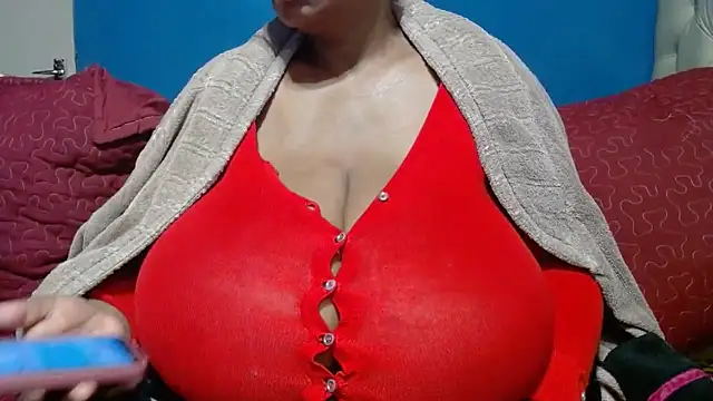 Snapshot of CUTEFIRMMELONSS chatting on May 2026 03:47:01 AM CUTEFIRMMELONSS online show from May 2026 03:47:01 AM