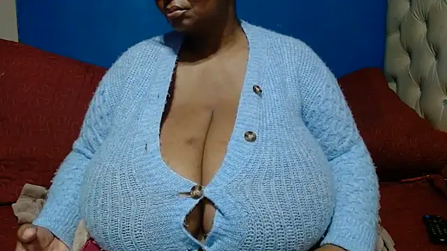 Snapshot of CUTEFIRMMELONSS chatting on June 2026 09:35:01 PM CUTEFIRMMELONSS online show from June 2026 09:35:01 PM