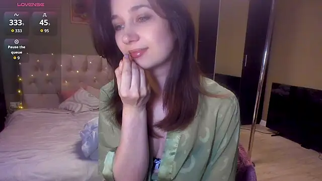 Snapshot of Carina_E chatting on February 2026 11:28:02 AM Carina E online show from February 2026 11:28:02 AM