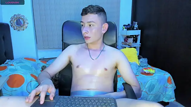 Snapshot of Christ_Miller3 chatting on February 2025 04:29:01 AM Christ Miller3 online show from February 2025 04:29:01 AM