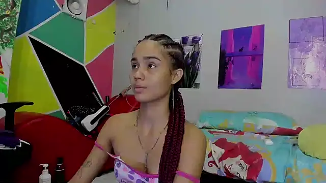 MarianaManzur online show from February 2025 01:11:02 PM