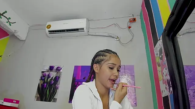 MarianaManzur online show from March 2025 08:25:01 PM