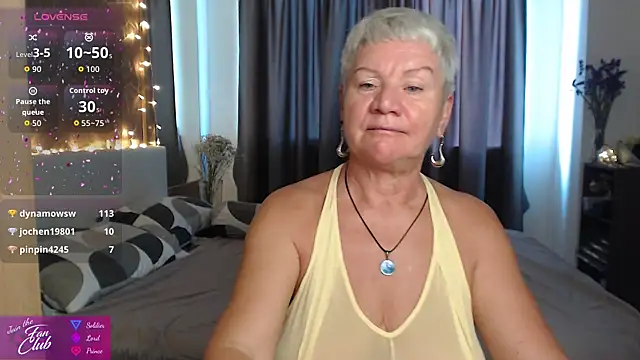 Snapshot of roxana_brooks chatting on May 2026 01:25:02 AM roxana brooks online show from May 2026 01:25:02 AM