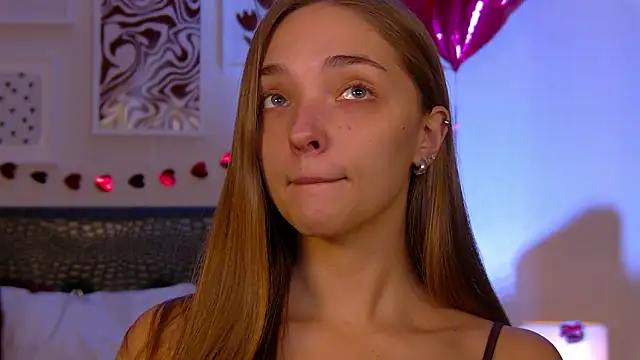 VirginieCruz online show from February 2026 05:33:01 PM