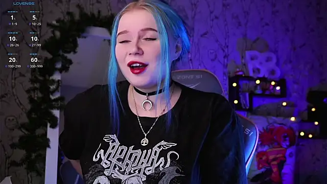 Snapshot of Moon_Valkyrie chatting on January 2025 01:18:02 AM Moon Valkyrie online show from January 2025 01:18:02 AM