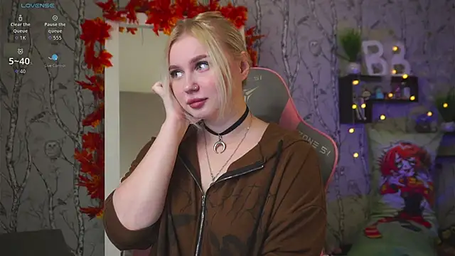 Snapshot of Moon_Valkyrie chatting on October 2025 08:02:02 AM Moon Valkyrie online show from October 2025 08:02:02 AM