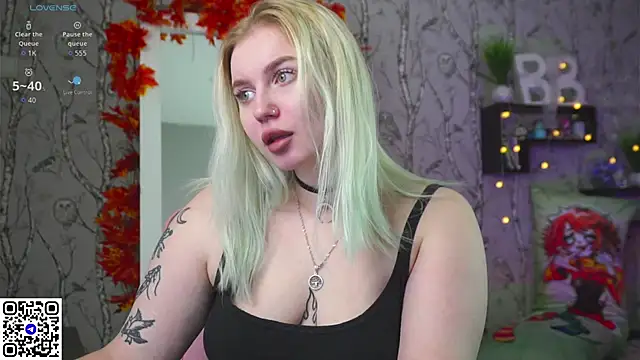 Snapshot of Moon_Valkyrie chatting on October 2025 09:42:02 AM Moon Valkyrie online show from October 2025 09:42:02 AM
