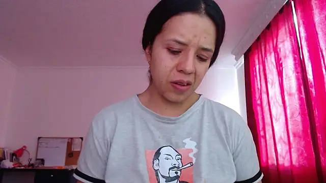 Snapshot of VALERY_MEER chatting on June 2026 12:18:01 PM VALERY MEER online show from June 2026 12:18:01 PM