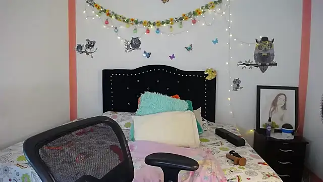 naughty girl 4u online show from February 2025 07:37:02 PM